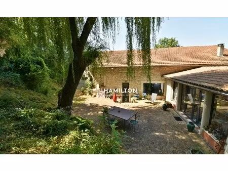 local commercial avec logement attenant et sous-sol amenage