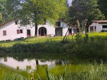 ferme de caractère rénovée aux portes de bayonne