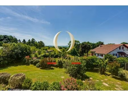 ustaritz ? maison familiale avec piscine et vue dominante sur 2 375 m²