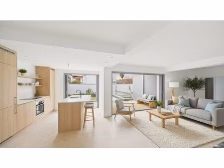 villa entièrement repensée incarne l'alliance parfaite entre élégance contemporaine
