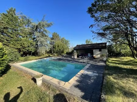 maison sur les hauteurs de figeac avec piscine