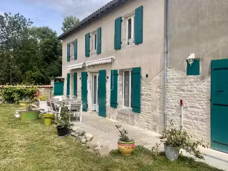maison 4 chambres  entièrement rénovée  non-mitoyenne  au calme  commerces à 5 minutes