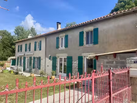 maison 5 chambres  entièrement rénovée  non-mitoyenne  au calme  commerces à 5 minutes