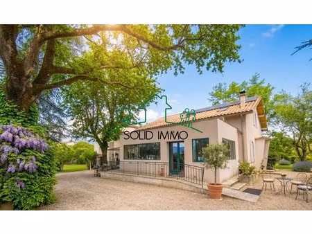grande propriété familiale de 156 m2 avec appartement indépendant de 30 m2 sur vogue...