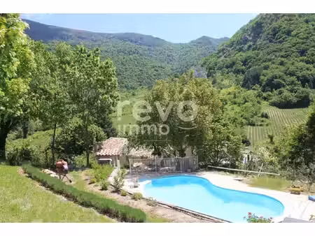 authentique maison provençale avec piscine.