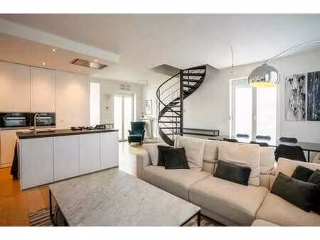 penthouse magnifiquement meublé et orienté vers le sud