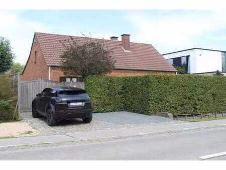 landelijke laagbouwwoning op ongeveer +/- 1300m²