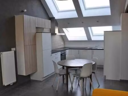 chambre à louer au sein d'une petite colocation lunineuse