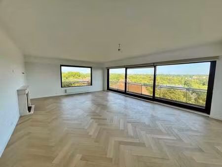 appartement spacieux 3 ch. remis à neuf avec vue dégagée