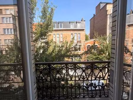 appartement 1 ch. rénové à schaerbeek  lumineux