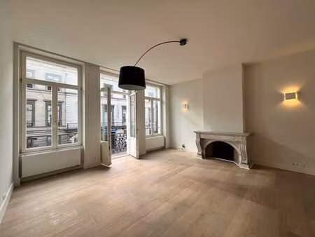 appartement 1 chambre  rue royale  peb b
