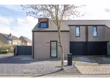 maison (qne) de 2022 avec 3 ch.à.c.  garage & jardin spaciex