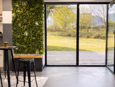 location locaux professionnels 3 pièces 45 m² à vannes (56000)  200 €