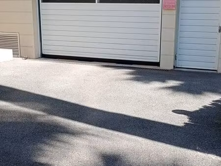 parking interieur dans garage d'une résidence récente rue michelet
