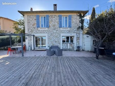 maison individuelle en pierre