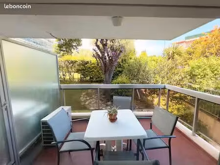 studio cabine antibes- juan les pins meublé- location 9 à 10 mois