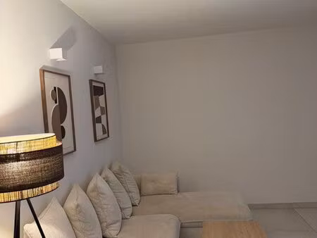 loue deux pièce meublé à l’année