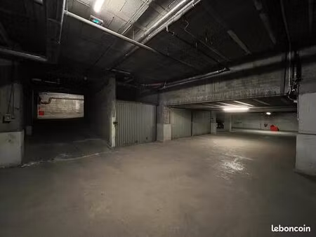 box fermé dans résidence sécurisée - bas de fabron
