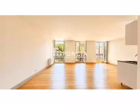 vieil antibes spacieux 2 pieces en etage