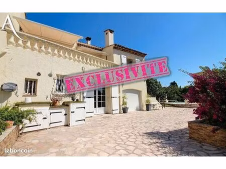villa 9 pièces 208 m²