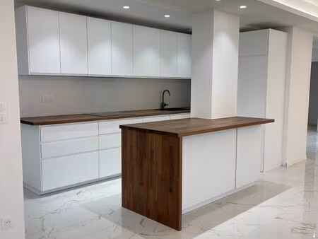 à vendre appartement dernier étage vue mer  4 pièces 153 m2  parking