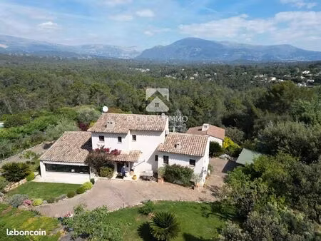 villa 8 pièces 220 m²