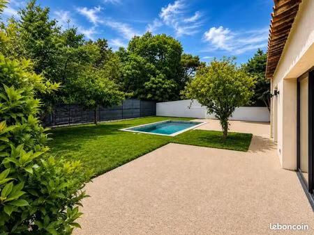 antibes – maison de plain-pied entièrement rénovée avec piscine
