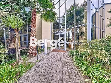 bureaux 682 m²