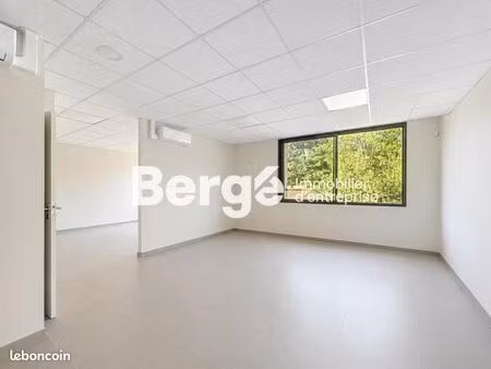 bureau 90 m²