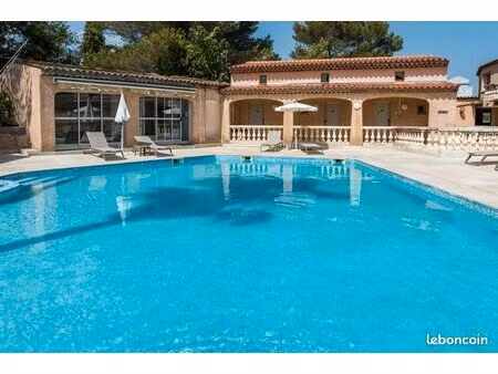 a vendre hotel murs et fond