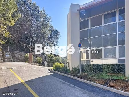 local industriel 1 558 m²