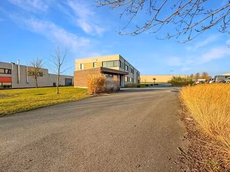 immeuble de bureaux de 650 m² + 35 emplacements de parking