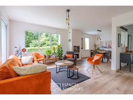 maison repensée avec élégance dans un écrin de verdure