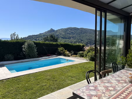 maison plain-pied - vue dégagée - piscine - véranda - sous-s
