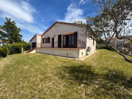maison de plain pied sur terrain clos.