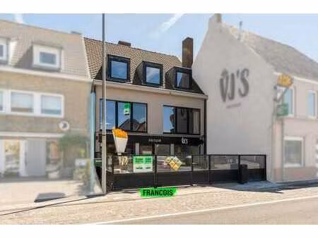 commercieel handelspand met woonst op een aaa-locatie in ze…