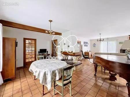 maison 8 pièces 158 m²