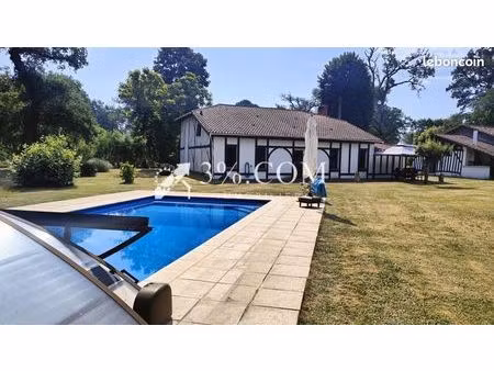 maison 8 pièces 232 m²