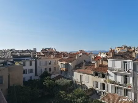 t2 meublé rue des tyrans 13007 vue dégagée