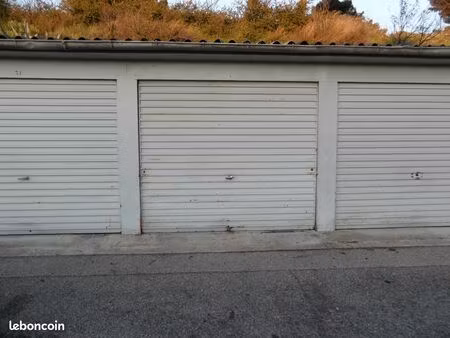 garage fermé dans residence