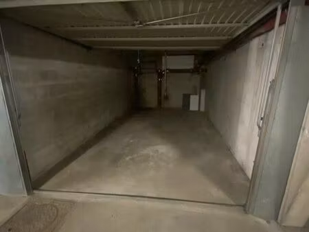 parking box fermé  rés. les eaux vives