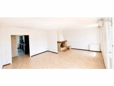 t3 lumineux avec grand balcon