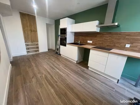 ? maison t3 de caractère – 100 m² – hyper centre de bressuire – disponible immédiatement