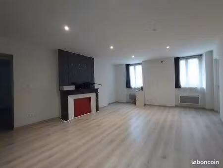 à louer – t3 meublé en centre-ville d’albertville