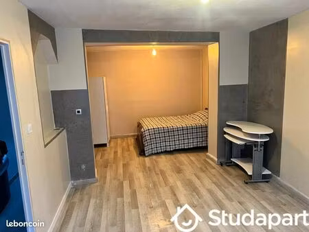 chambre 1 pièce 9 m²