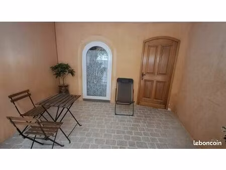 la tour d aigues location studio meublée