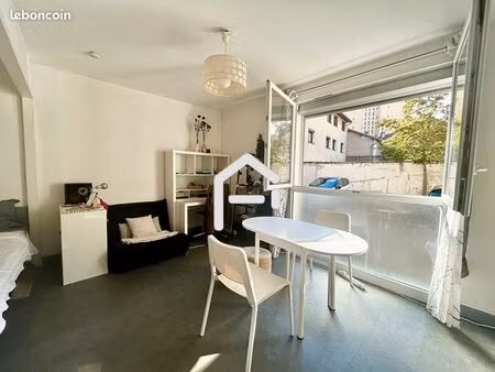 studio 1 pièce 26 m²