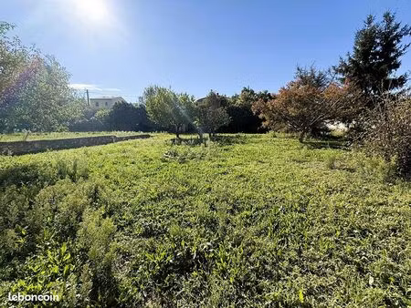 terrain 4 pièces 280 m²