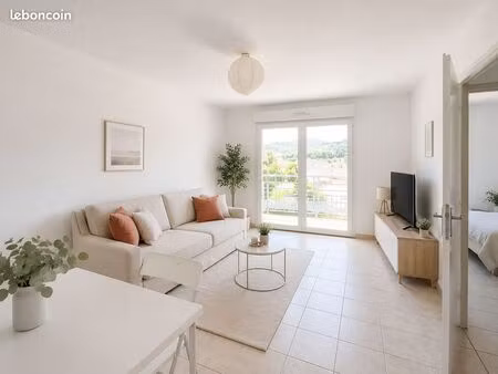 t2 48 m² – dernier étage – climatisation – parking – résidence sécurisée