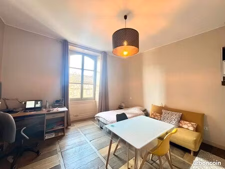 studio 1 pièce 30 m²
